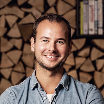 Партрэтны здымак Chris Kjær Sørensen з кампаніі Gaest.com.