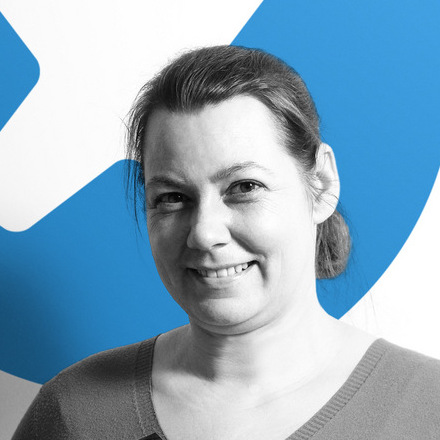 Партрэтны здымак Sandra Hiller з кампаніі iFixit.